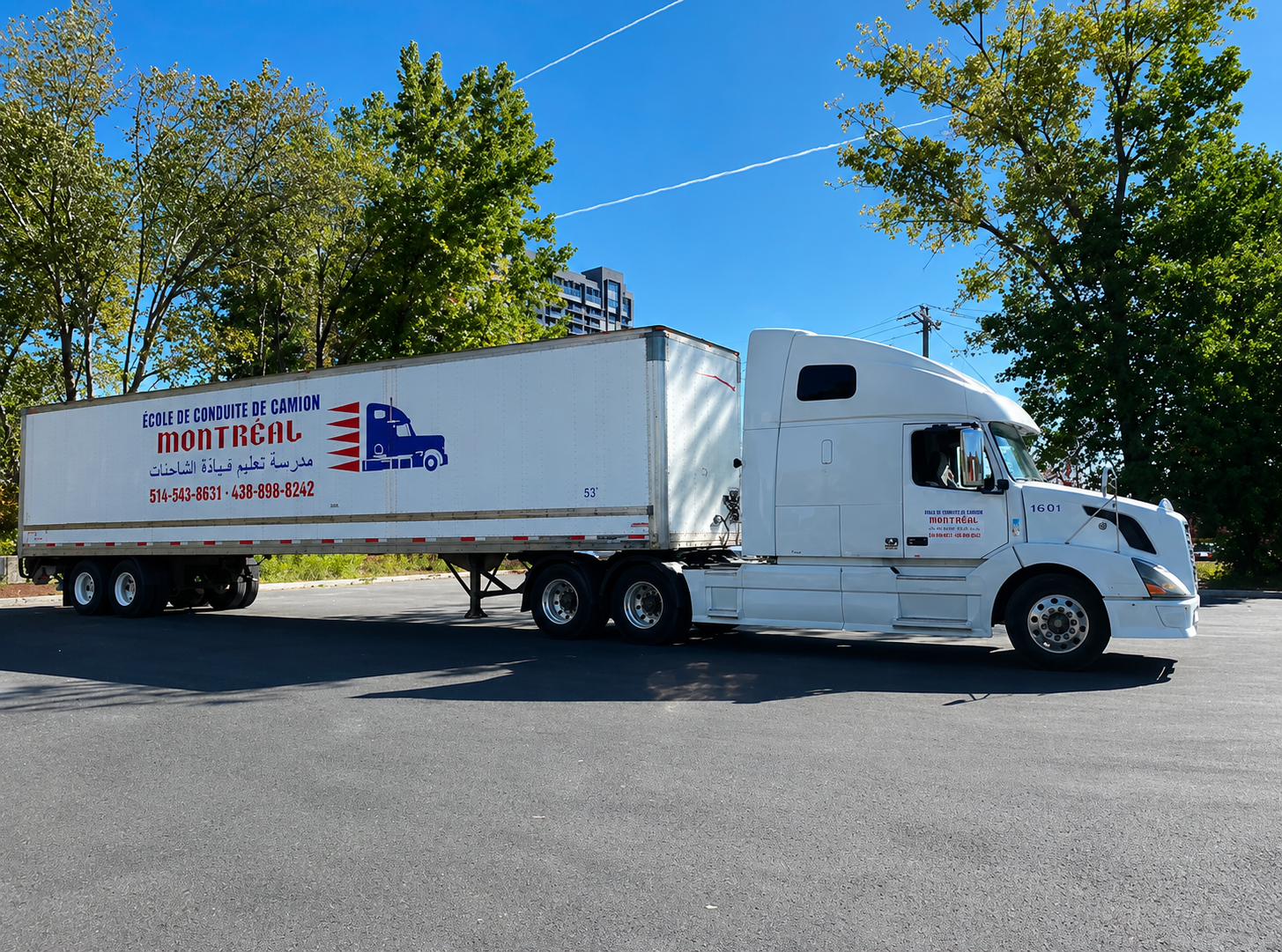 Volvo VNL, front view